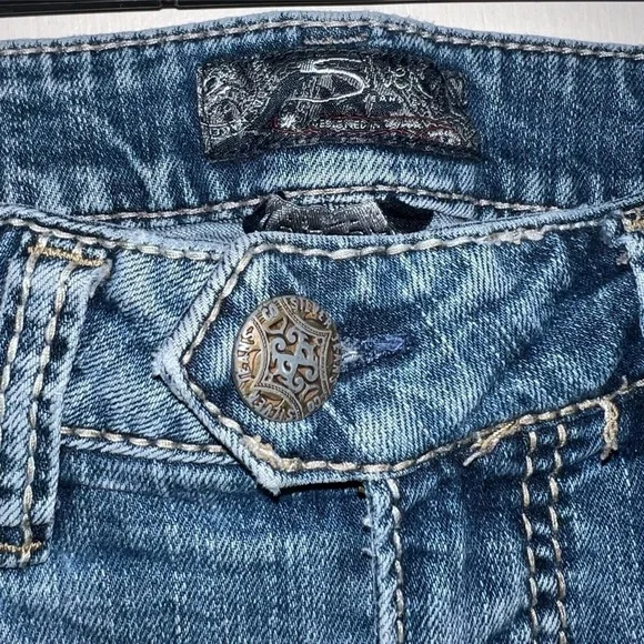 Silver Jeans Co. - Distressed Boot Cut Jeans - Size 27” - Picture 3 of 7